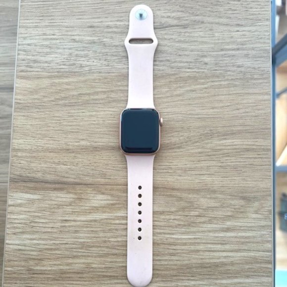 NWOT Apple Watch Series 6 40 mm w/ S/M pink strap & charger cord GPS & Cellular